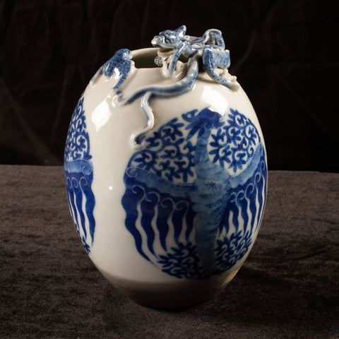 Qing dynasty Dragon jar, 18th C.